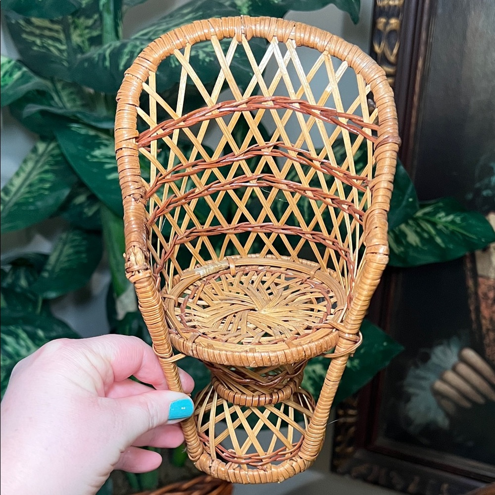 VTG Boho 1970's Wicker Peacock Fan Back Rattan Doll Chair / Plant Stand Chair